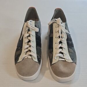 Bernardo Camouflage Casual Lace-Up Leather Sneakers Women 7.5